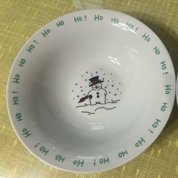 EUC-2 Adorable Snowman 8” Serving Bowls - Picture 2 of 3